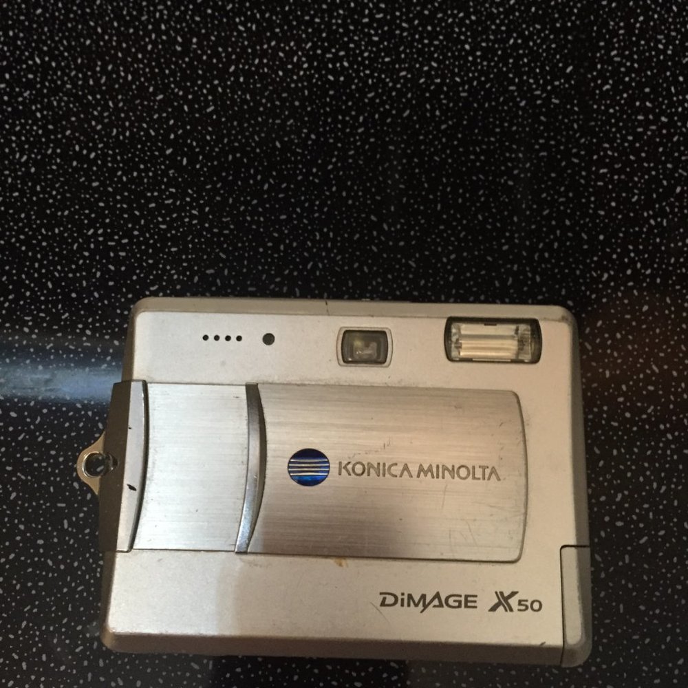 Konica Minolta Dimage X50 5MP Digital Camera with 2.8x Optical Zoom